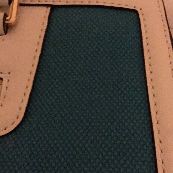 LIKE NEW MICHAEL KORS SATCHEL - Picture 4 of 11